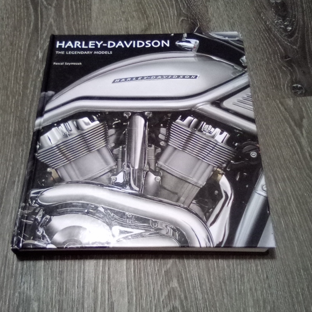 HARLEY -DAVIDSON THE LEGENDARY MODELS PASCAL SZYMEZAK HARD COVER EXCELLENT CONDI